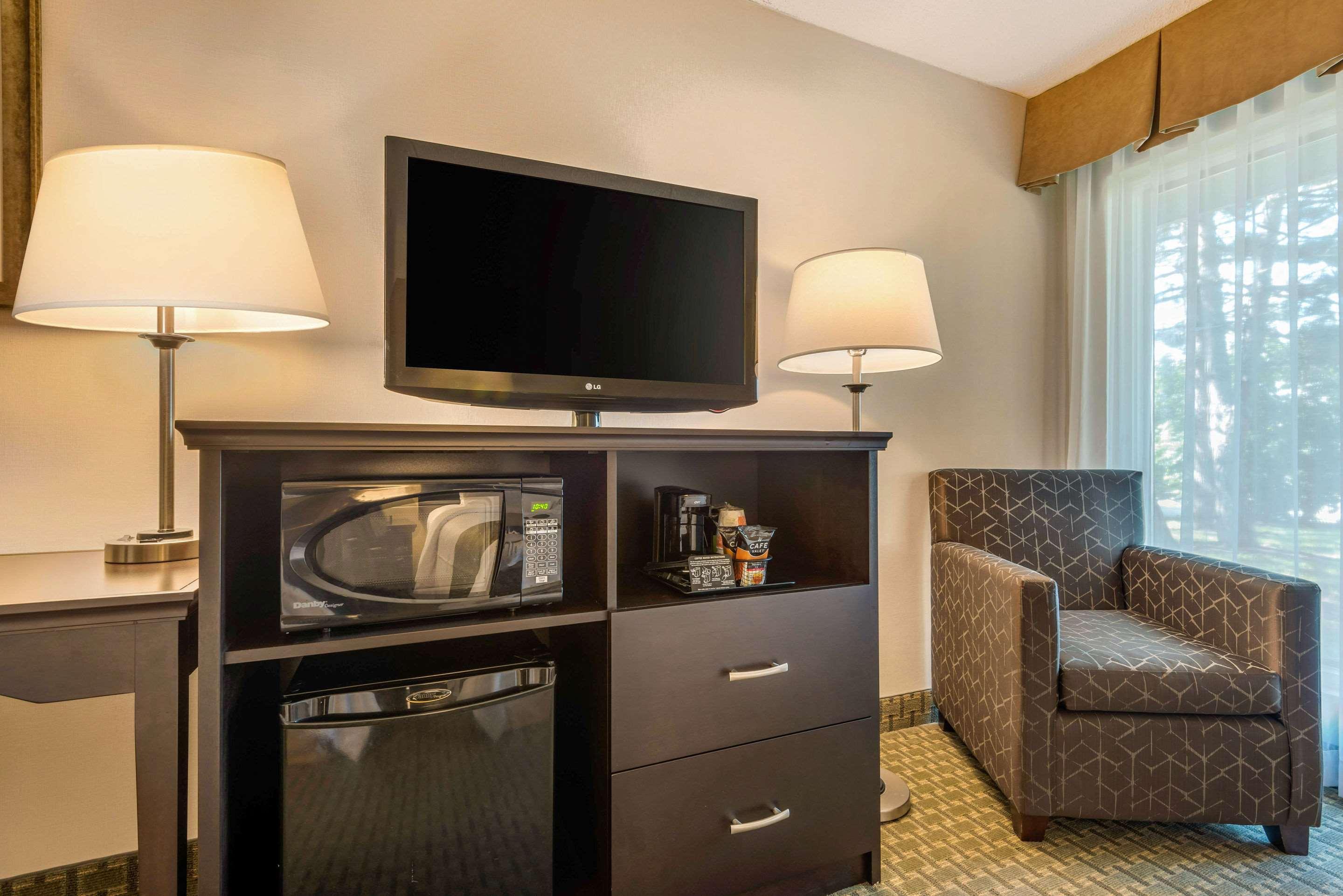 Quality Inn & Suites Brampton Exterior foto