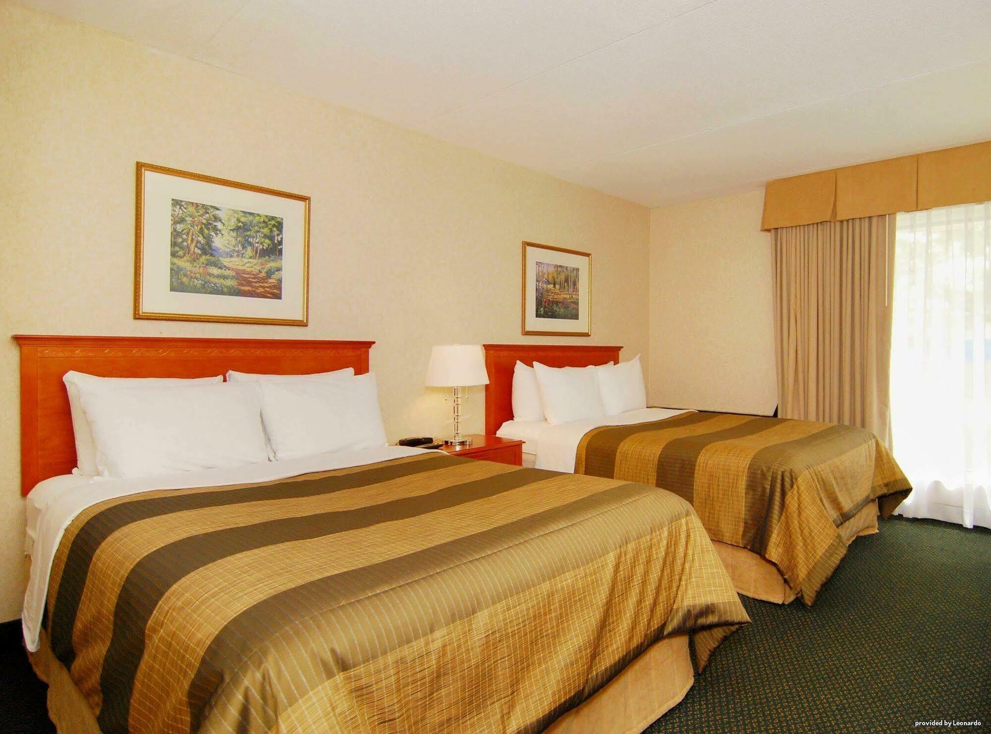 Quality Inn & Suites Brampton Exterior foto